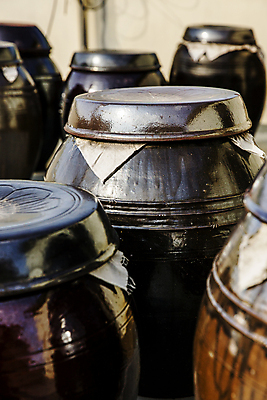 포토 JPG 전통 전통소품 사람없음 야외 항아리 울산 언양 국내포토 한국 도자기 오브젝트 파일형식