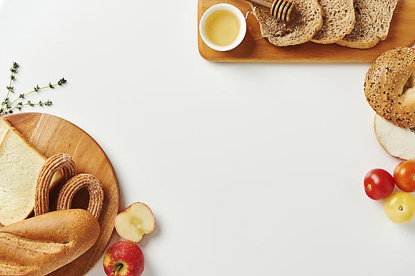 포토 JPG 스튜디오촬영 방울토마토 단면 프레임 실내 사람없음 하이앵글 바게트 식빵 흰배경 유기농 종지 베이글 꿀 호밀빵 나무도마 츄러스 탄수화물 통밀빵 허니디퍼 카피스페이스 미니사과 국내포토 그릇 웰빙 빵 뷰포인트 백그라운드 토마토 디저트 도마 내부 목재 공백 흰색 도구 사과 파일형식