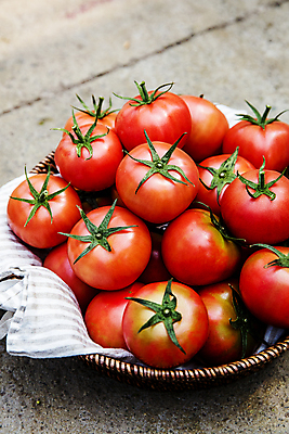 포토 JPG 토마토 식재료 바닥 실내 사람없음 바구니 전라북도 천 가득함 담기 특산물 완주군 국내포토 채소 모션 내부 직물 전라도 파일형식