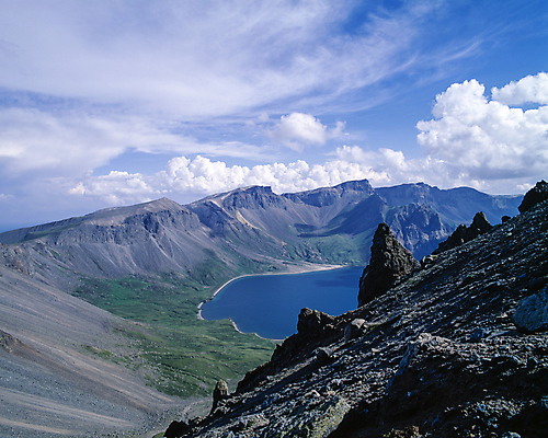 포토 JPG 주간 구름 호수 하늘 한국 풍경 사람없음 야외 맑음 백두산 천지 백두산천지 국내포토 자연요소 아시아 날씨 산 파일형식