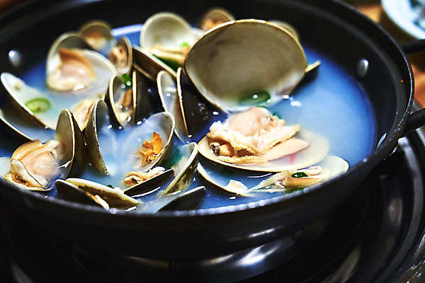 포토 JPG 조개 실내 근접촬영 사람없음 냄비 전라북도 보양식 국물 고창 조개국 조개요리 조개탕 국내포토 음식 뷰포인트 어패류 내부 솥 전라도 탕 몸보신 파일형식