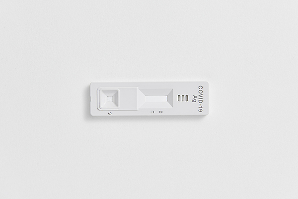 포토 JPG 스튜디오촬영 실내 건강 사람없음 하이앵글 오브젝트 검사_조사 흰배경 자가진단 코로나바이러스 진단키트 검진키트 델타변이바이러스 오미크론 신속항원검사 국내포토 뷰포인트 백그라운드 의학 내부 흰색 의료용품 바이러스 파일형식