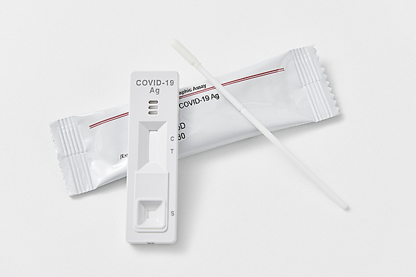 포토 JPG 스튜디오촬영 실내 건강 사람없음 하이앵글 검사_조사 흰배경 면봉 자가진단 코로나바이러스 진단키트 검진키트 검사면봉 델타변이바이러스 오미크론 신속항원검사 국내포토 뷰포인트 백그라운드 의학 내부 흰색 의료용품 바이러스 파일형식