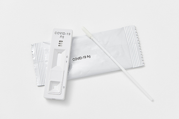 포토 JPG 스튜디오촬영 실내 건강 사람없음 하이앵글 검사_조사 흰배경 면봉 자가진단 코로나바이러스 진단키트 검진키트 검사면봉 델타변이바이러스 오미크론 신속항원검사 국내포토 뷰포인트 백그라운드 의학 내부 흰색 의료용품 바이러스 파일형식