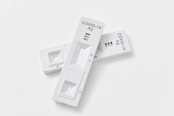 포토 JPG 스튜디오촬영 실내 건강 사람없음 하이앵글 검사_조사 흰배경 자가진단 코로나바이러스 진단키트 검진키트 델타변이바이러스 오미크론 신속항원검사 국내포토 뷰포인트 백그라운드 의학 내부 흰색 의료용품 바이러스 파일형식