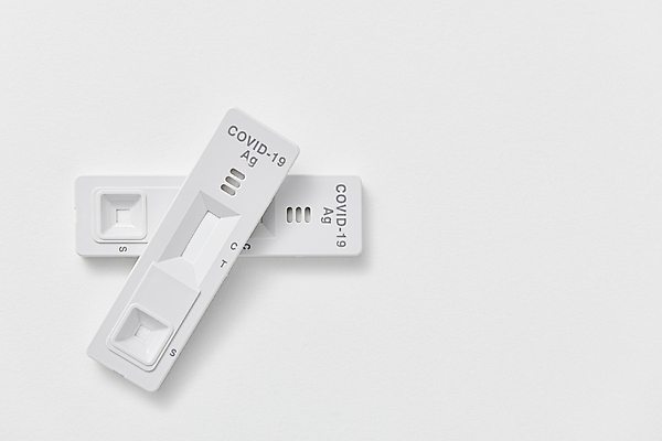 포토 JPG 스튜디오촬영 실내 건강 사람없음 하이앵글 검사_조사 흰배경 자가진단 카피스페이스 코로나바이러스 진단키트 검진키트 델타변이바이러스 오미크론 신속항원검사 국내포토 뷰포인트 백그라운드 의학 내부 공백 흰색 의료용품 바이러스 파일형식