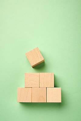 포토 JPG 스튜디오촬영 비즈니스 자연 실내 사람없음 하이앵글 쌓기 사회 친환경 나무블록 초록배경 ESG 국내포토 뷰포인트 백그라운드 모션 내부 목재 초록색 환경 블록 생태계 경영 공동체 파일형식