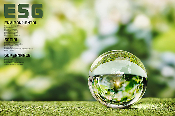 PSD 편집 편집이미지 지구 나뭇잎 잔디 타이포그라피 사람없음 아웃포커스 3D 투명 사회 디지털합성 친환경 유리구슬 편집소스 ESG 이미지편집 편집3D 식물 문자 잎 유리 촬영기법 환경 구슬 경영 공동체 파일형식