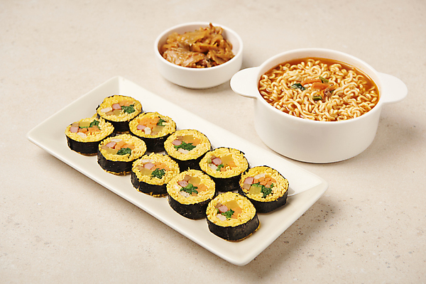 포토 JPG 스튜디오촬영 그릇 접시 다이어트 실내 사람없음 라면 분식 다이어트음식 김치볶음 베이지색배경 식단관리 저탄고지 키토제닉다이어트 키토김밥 국내포토 식기 음식 백그라운드 건강 식이요법 내부 면류 김밥 볶음 고지방 베이지색 파일형식 저탄수화물