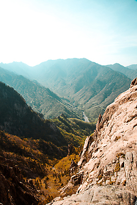 포토 JPG 주간 하늘 산 풍경 사람없음 야외 절벽 바위 산등성이 강원도 설악산 산맥 국내포토 자연요소 한국 돌_바위 인제 파일형식