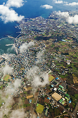 포토 JPG 주간 구름 바다 섬 사람없음 야외 건물 제주도 농경지 마을 항공촬영 국내포토 자연요소 건축물 뷰포인트 한국 농장 파일형식
