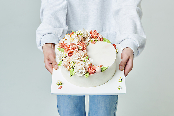 포토 JPG 스튜디오촬영 여자 기념일 꽃 회색배경 실내 선물 한명 들기 상반신 20대 성인 앞모습 케이크 한국인 주기 전달 감사 5월행사 가정의달 성인여자한명만 국내포토 식물 1 감정 뷰포인트 백그라운드 모션 디저트 사람 동양인 이벤트 청년 내부 회색 5월 여자한명만 성인여자만 파일형식