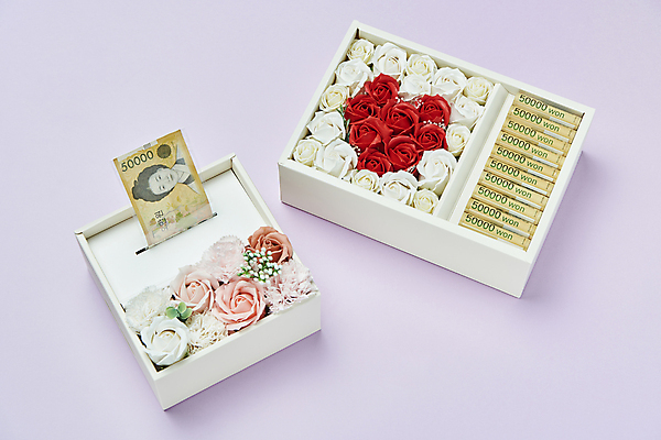 포토 JPG 스튜디오촬영 기념일 지폐 실내 선물 사람없음 선물상자 장미 하트 오브젝트 감사 5월행사 가정의달 꽂음 오만원 돈상자 보라색배경 나오기 국내포토 모양 꽃 감정 백그라운드 돈 모션 이벤트 내부 상자 보라색 5월 파일형식