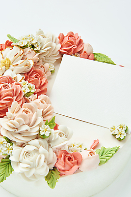 포토 JPG 스튜디오촬영 기념일 꽃 프레임 실내 선물 사람없음 케이크 오브젝트 흰배경 감사 5월행사 가정의달 카피스페이스 국내포토 카드프레임 식물 감정 백그라운드 디저트 이벤트 내부 공백 흰색 5월 파일형식