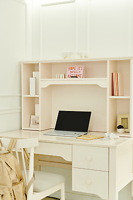 포토 JPG 의자 책가방 실내 사람없음 노트북 헤드셋 공책 책상 온라인강의 이러닝 홈스쿨 홈스쿨링 목업 자기주도학습 스마트러닝 국내포토 교육 음향기기 가구 가방 문구용품 내부 전자제품 학습 헤드폰 강의 파일형식 언택트