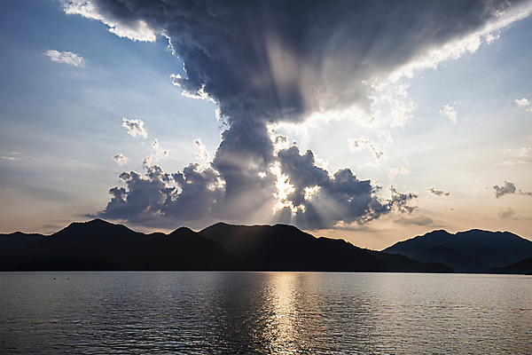 포토 JPG 주간 구름 자연 하늘 산 풍경 사람없음 야외 햇빛 태양 노을 산등성이 국내여행 충주호 국내포토 자연요소 호수 여행 생태계 충주 파일형식