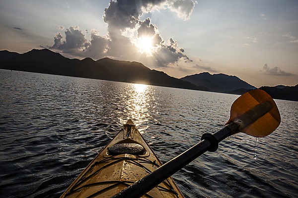 포토 JPG 주간 구름 자연 하늘 풍경 취미 사람없음 야외 레포츠 햇빛 태양 노을 노 산등성이 카약 노젓기 국내여행 충주호 국내포토 자연요소 호수 여행 모션 레저 산 수상스포츠 생태계 충주 선박 파일형식