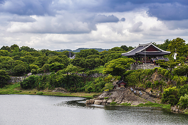 포토 JPG 주간 나무 구름 자연 하늘 산 풍경 사람없음 야외 강 문화재 숲 국내여행 촉석루 진주시 국내포토 자연요소 식물 여행 경상남도 생태계 누각 진주_경상남도 파일형식