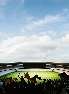 PSD 구름 편집 편집이미지 실루엣 하늘색 응원 하늘 들기 사람없음 3D 경기장 깃발 군중 디지털합성 전광판 목업 카피스페이스 편집소스 이미지편집 편집3D 자연요소 스포츠시설 모션 촬영기법 사람 파란색 공백 파일형식