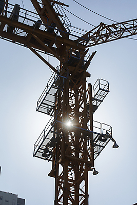 포토 JPG 주간 하늘 건설업 서울 풍경 사람없음 야외 햇빛 맑음 건설현장 중장비 역광 타워크레인 국내포토 자연요소 산업 날씨 한국 태양 산업장비 기중기 파일형식