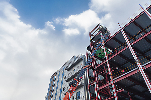 포토 JPG 주간 구름 로우앵글 하늘 공사 안전 사람없음 야외 건물 건설현장 중장비 올리기 사다리차 작업대 철근구조물 하남 국내포토 자연요소 건축물 뷰포인트 모션 자동차 건설업 산업장비 구조물 경기도 파일형식