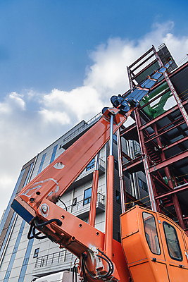 포토 JPG 주간 구름 로우앵글 하늘 공사 안전 사람없음 야외 건물 건설현장 중장비 사다리차 작업대 철근구조물 하남 국내포토 자연요소 건축물 뷰포인트 자동차 건설업 산업장비 구조물 경기도 파일형식