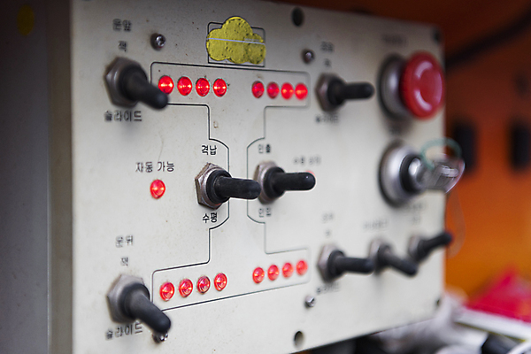 포토 JPG 주간 버튼 열쇠 공사 안전 사람없음 야외 아웃포커스 장비 중장비 사다리차 조종장치 컨트롤 하남 국내포토 자연요소 자동차 건설업 촬영기법 산업장비 경기도 파일형식