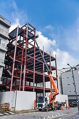 포토 JPG 주간 구름 가로등 하늘 공사 안전 사람없음 야외 건물 건설현장 중장비 올리기 사다리차 작업대 철근구조물 칼라콘 하남 국내포토 자연요소 건축물 공공시설 모션 자동차 건설업 산업장비 구조물 안전장비 경기도 파일형식