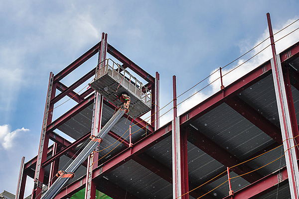 포토 JPG 주간 구름 로우앵글 하늘 공사 안전 사람없음 야외 건물 건설현장 중장비 올리기 사다리차 작업대 철근구조물 하남 국내포토 자연요소 건축물 뷰포인트 모션 자동차 건설업 산업장비 구조물 경기도 파일형식