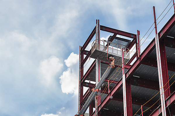 포토 JPG 주간 구름 로우앵글 하늘 공사 안전 사람없음 야외 건물 건설현장 중장비 올리기 사다리차 작업대 철근구조물 하남 국내포토 자연요소 건축물 뷰포인트 모션 자동차 건설업 산업장비 구조물 경기도 파일형식
