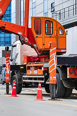 포토 JPG 주간 공사 안전 사람없음 야외 건물 건설현장 중장비 안전장비 사다리차 칼라콘 하남 국내포토 자연요소 건축물 자동차 건설업 장비 산업장비 경기도 파일형식