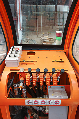 포토 JPG 주간 버튼 안전 사람없음 야외 건설현장 중장비 사다리차 차량내부 컨트롤 하남 국내포토 자연요소 자동차 건설업 내부 산업장비 경기도 파일형식