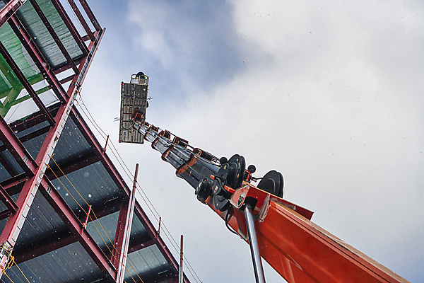 포토 JPG 주간 구름 로우앵글 하늘 공사 안전 사람없음 야외 건물 건설현장 중장비 올리기 사다리차 작업대 철근구조물 하남 국내포토 자연요소 건축물 뷰포인트 모션 자동차 건설업 산업장비 구조물 경기도 파일형식