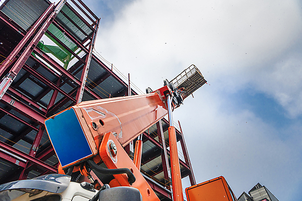 포토 JPG 주간 구름 로우앵글 하늘 공사 안전 사람없음 야외 건물 건설현장 중장비 올리기 사다리차 작업대 철근구조물 하남 국내포토 자연요소 건축물 뷰포인트 모션 자동차 건설업 산업장비 구조물 경기도 파일형식