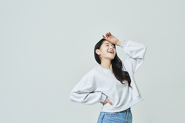 포토 JPG 스튜디오촬영 우먼라이프 여자 대학생 허리손 회색배경 실내 한명 미소 상반신 20대 성인 앞모습 캐주얼 캠퍼스라이프 한국인 상쾌 닦기 성인여자한명만 국내포토 1 학생 라이프스타일 옷 감정 뷰포인트 포즈 백그라운드 모션 표정 사람 동양인 청년 내부 회색 여자한명만 성인여자만 파일형식