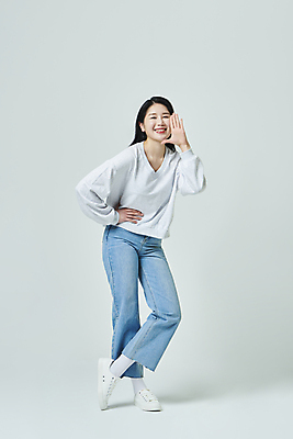 포토 JPG 스튜디오촬영 전신 우먼라이프 응시 여자 대학생 허리손 회색배경 실내 한명 서기 미소 20대 성인 앞모습 캐주얼 손들기 캠퍼스라이프 외침 한국인 성인여자한명만 국내포토 1 학생 라이프스타일 시선 옷 뷰포인트 포즈 백그라운드 모션 표정 사람 동양인 청년 내부 소리 회색 여자한명만 성인여자만 파일형식