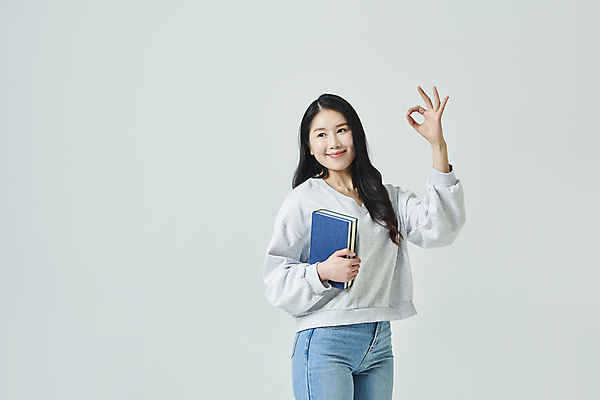 포토 JPG 스튜디오촬영 우먼라이프 응시 여자 대학생 회색배경 실내 한명 미소 들기 상반신 20대 성인 옆모습 책 캐주얼 캠퍼스라이프 한국인 OK 성인여자한명만 국내포토 1 학생 라이프스타일 시선 옷 뷰포인트 백그라운드 모션 표정 사람 동양인 손짓 청년 내부 회색 여자한명만 성인여자만 파일형식