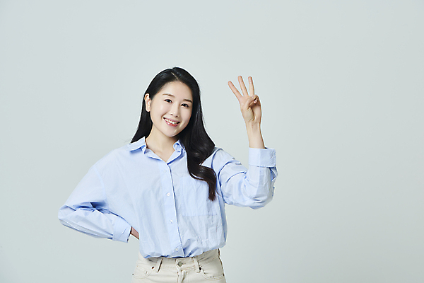 포토 JPG 스튜디오촬영 우먼라이프 응시 여자 허리손 모션 회색배경 실내 3 한명 미소 손짓 상반신 20대 성인 앞모습 캐주얼 한국인 성인여자한명만 국내포토 1 라이프스타일 시선 옷 뷰포인트 포즈 백그라운드 표정 사람 동양인 청년 내부 회색 여자한명만 성인여자만 파일형식