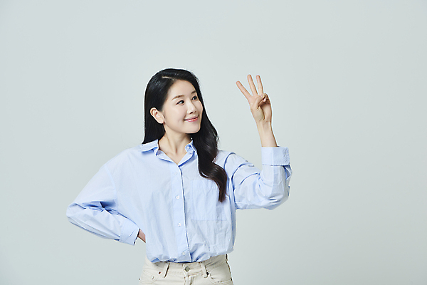 포토 JPG 스튜디오촬영 우먼라이프 응시 여자 허리손 모션 회색배경 실내 3 한명 미소 손짓 상반신 20대 성인 앞모습 캐주얼 한국인 성인여자한명만 국내포토 1 라이프스타일 시선 옷 뷰포인트 포즈 백그라운드 표정 사람 동양인 청년 내부 회색 여자한명만 성인여자만 파일형식