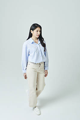 포토 JPG 스튜디오촬영 전신 우먼라이프 응시 여자 모션 회색배경 실내 무표정 한명 20대 성인 옆모습 캐주얼 걷기 한국인 성인여자한명만 국내포토 1 라이프스타일 시선 옷 감정 뷰포인트 백그라운드 표정 사람 동양인 청년 내부 회색 여자한명만 성인여자만 파일형식