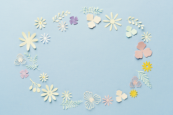 포토 JPG 스튜디오촬영 종이 잎 프레임 실내 사람없음 하이앵글 페이퍼아트 오브젝트 파란배경 종이꽃 카피스페이스 국내포토 식물 꽃 뷰포인트 백그라운드 내부 파란색 공백 파일형식