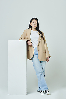 포토 JPG 스튜디오촬영 전신 우먼라이프 응시 여자 회색배경 실내 무표정 한명 서기 20대 성인 앞모습 캐주얼 비즈니스라이프 기댐 한국인 비즈니스우먼 성인여자한명만 국내포토 1 라이프스타일 시선 옷 감정 뷰포인트 백그라운드 비즈니스 모션 표정 사람 동양인 청년 내부 회색 직장인 여자한명만 성인여자만 파일형식