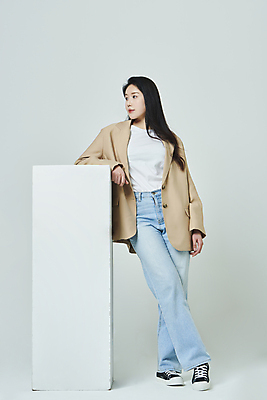 포토 JPG 스튜디오촬영 전신 우먼라이프 응시 여자 회색배경 실내 무표정 한명 서기 20대 성인 앞모습 캐주얼 비즈니스라이프 기댐 한국인 비즈니스우먼 성인여자한명만 국내포토 1 라이프스타일 시선 옷 감정 뷰포인트 백그라운드 비즈니스 모션 표정 사람 동양인 청년 내부 회색 직장인 여자한명만 성인여자만 파일형식