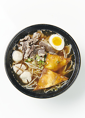 포토 JPG 그릇 실내 사람없음 하이앵글 계란 흰배경 동남아음식 숙주나물 쌀국수 태국음식 로컬푸드 국내포토 식기 음식 뷰포인트 백그라운드 내부 농산물 알 흰색 국수 나물 동양음식 베트남음식 파일형식