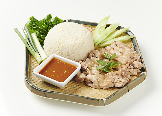 포토 JPG 접시 밥 실내 사람없음 닭고기 소스 상추 흰배경 덮밥 종지 파 동남아음식 태국음식 로컬푸드 카우만까이 국내포토 그릇 식기 음식 백그라운드 채소 육류 내부 농산물 흰색 양념 동양음식 파일형식