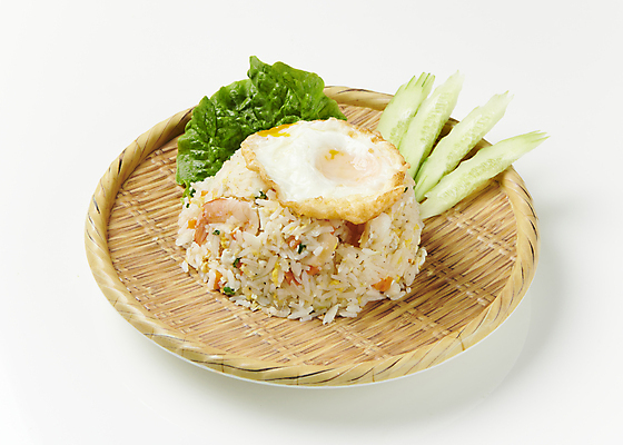 포토 JPG 오이 실내 사람없음 계란프라이 흰배경 대나무소쿠리 동남아음식 새우볶음밥 태국음식 로컬푸드 국내포토 음식 백그라운드 채소 내부 농산물 흰색 계란요리 볶음밥 동양음식 파일형식