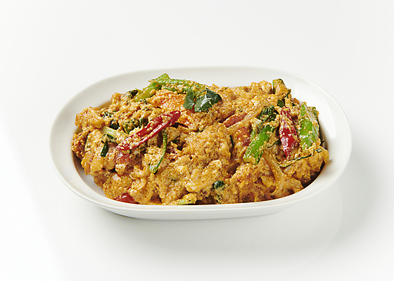 포토 JPG 접시 고추 실내 사람없음 게 흰배경 카레 동남아음식 태국음식 코코넛밀크 로컬푸드 뿌팟퐁커리 국내포토 식기 음식 백그라운드 채소 갑각류 내부 농산물 흰색 코코넛 동양음식 파일형식