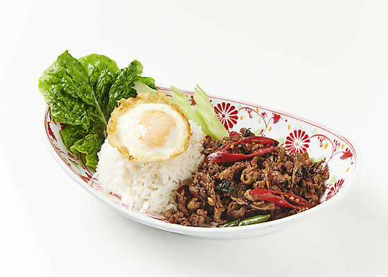 포토 JPG 그릇 밥 실내 사람없음 계란 상추 계란프라이 흰배경 동남아음식 태국음식 로컬푸드 팟끄라파오무쌉 국내포토 식기 음식 백그라운드 채소 내부 농산물 알 흰색 계란요리 동양음식 파일형식