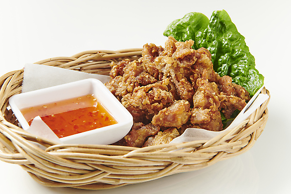 포토 JPG 접시 실내 근접촬영 사람없음 소쿠리 튀김 소스 상추 흰배경 종지 동남아음식 태국음식 로컬푸드 엔까이텃 국내포토 그릇 식기 음식 뷰포인트 백그라운드 채소 내부 농산물 바구니 흰색 양념 동양음식 파일형식