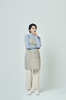 포토 JPG 스튜디오촬영 전신 우먼라이프 응시 여자 생각 회색배경 실내 한명 서기 20대 성인 앞모습 앞치마 턱괴기 한국인 고민 창업 성인여자한명만 소상공인 국내포토 직업 1 라이프스타일 시선 감정 뷰포인트 백그라운드 모션 사람 동양인 청년 내부 경제 회색 상인 자영업 여자한명만 성인여자만 파일형식